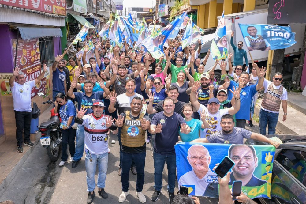 Roberto Cidade prop&otilde;e reestruturar feiras dos bairros durante caminhada no conjunto Manoa