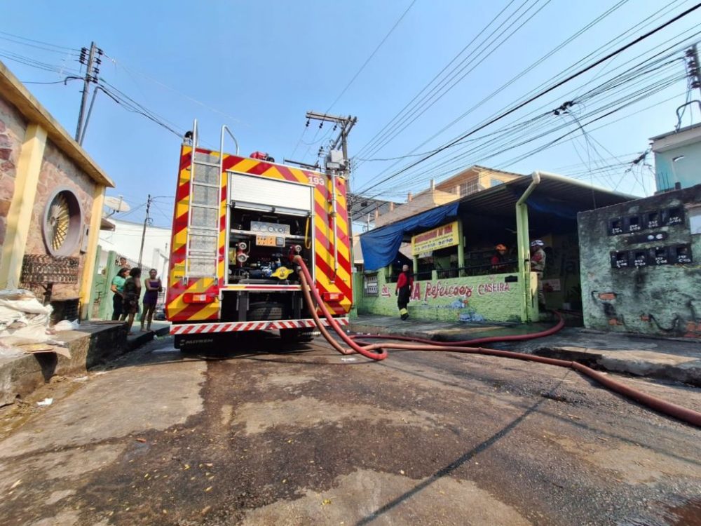 Restaurante é destruído por incêndio no bairro Petrópolis Restaurante é destruído por incêndio no bairro Petrópolis
