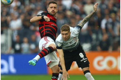 Corinthians vence Flamengo por 2x1 e deixa a Zona de rebaixamento do Brasileirão