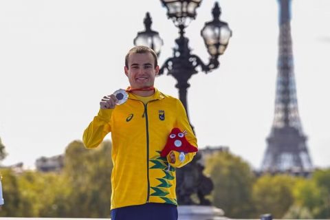 Paris 2024: Ronan Cordeiro conquista prata inédita no triatlo paralímpico