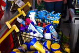 Supermercado de Manaus é autuado por vender 95 kg de produtos inadequados para consumo