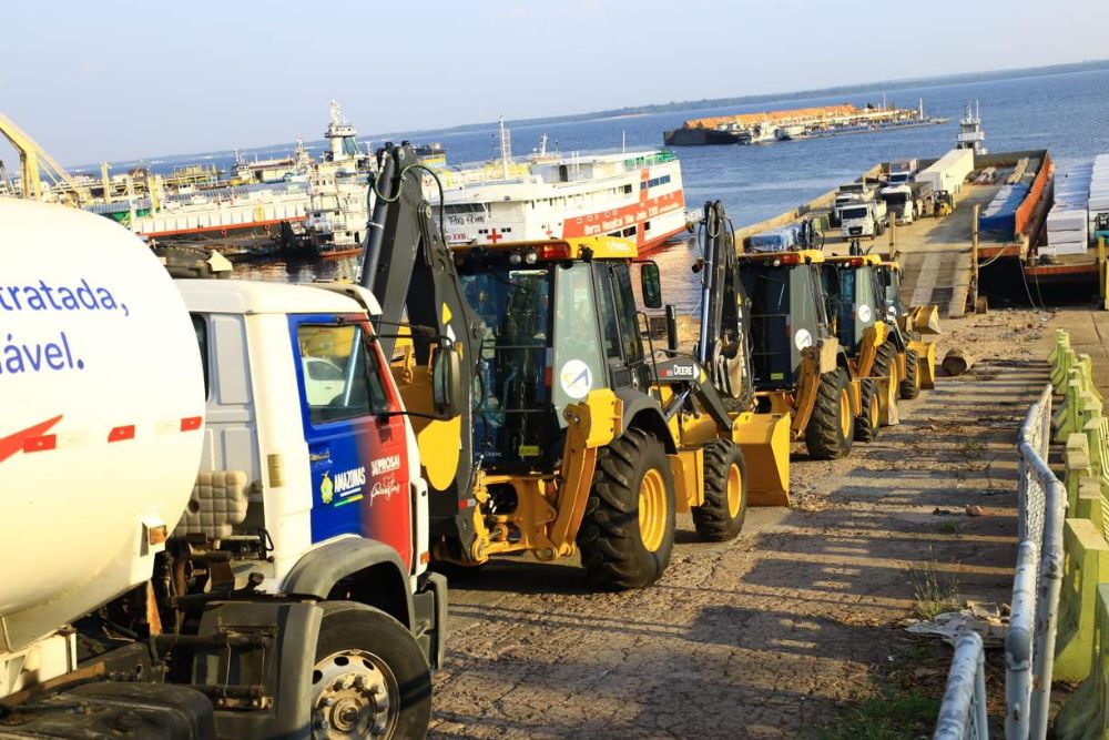 Equipamentos para obras de água e esgoto do Prosai Parintins chegam ao município neste sábado (7) Equipamentos para obras de água e esgoto do Prosai Parintins chegam ao município neste sábado (7)