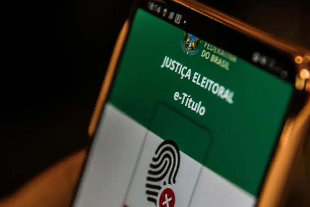 A menos de 30 dias do 1º turno, eleitores devem atualizar e-Título A menos de 30 dias do 1º turno, eleitores devem atualizar e-Título