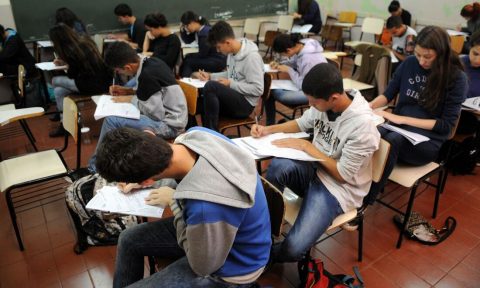 Brasil apresenta diminuição de investimento público em educação entre 2015 e 2021