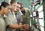 Programa irá oferecer qualificação profissional para 15 mil jovens
