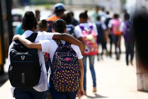 Brasil discute estratégias para melhorar educação para a adolescência