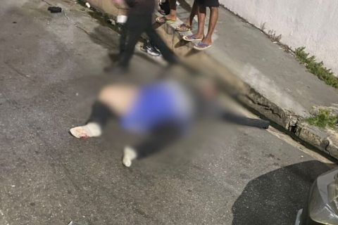Motociclista e garupa morrem em acidente envolvendo micro-ônibus no bairro Alvorada
