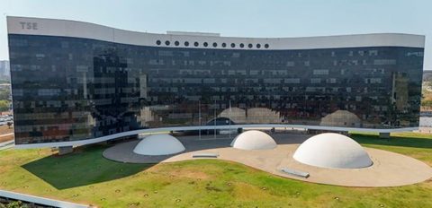Eleições 2024: Convidados internacionais participam de palestas e visitações no TSE