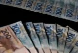 Caixa e BB liberam abono salarial para nascidos em março e abril