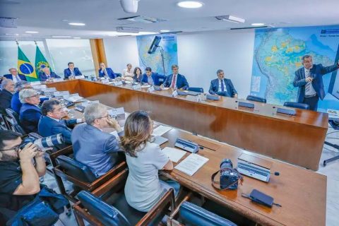 Chefes dos Três Poderes discutem aumento de penas a crimes ambientais