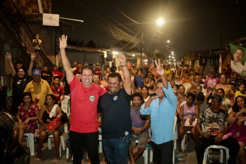Marcelo Ramos anuncia proposta aos trabalhadores de aplicativos durante reunião com moradores na Zona Leste de Manaus