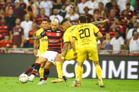 Flamengo joga mal no Maracanã e perde para o Peñarol na Libertadores