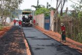 Após 13 anos em solo natural, comunidade Nações Indígenas recebe serviços de pavimentação em Manaus