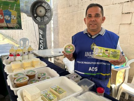 Edição especial da Feira de Produtos Regionais da ADS beneficia instituições com entrega de peixes durante ação do 'Governo Presente'