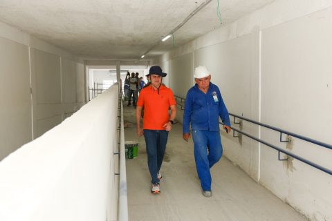 Prefeito David Almeida vistoria obras da Unidade de Saúde da Família no bairro Morro da Liberdade