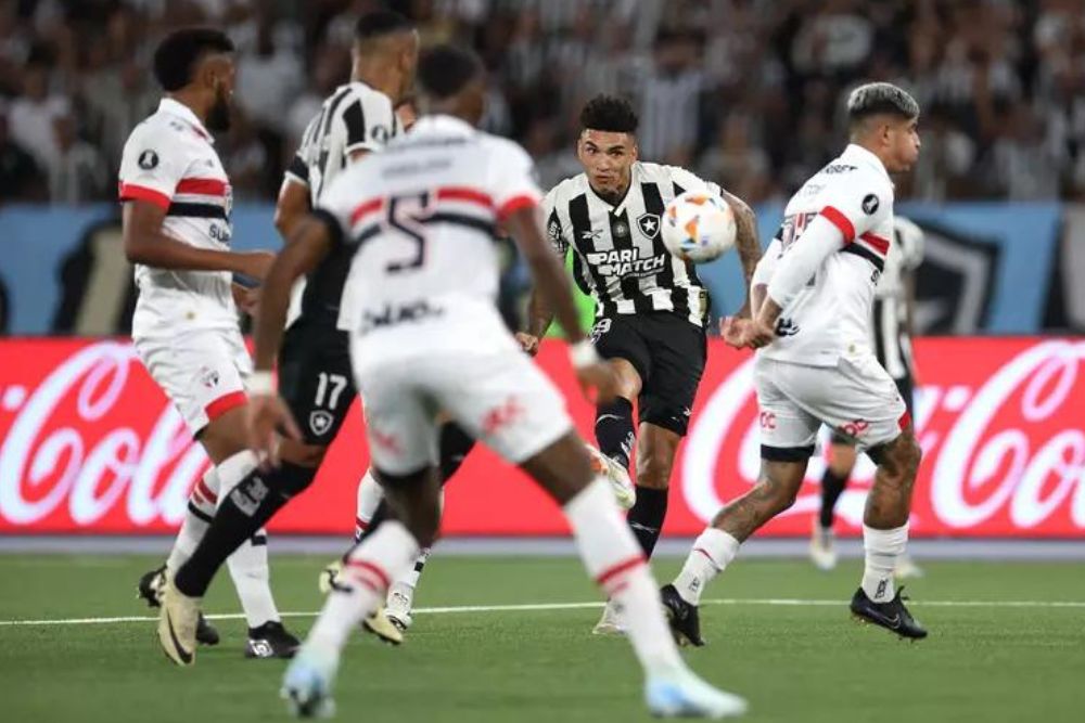 São Paulo e Botafogo duelam por vaga na semifinal da Libertadores nesta quarta-feira (25) São Paulo e Botafogo duelam por vaga na semifinal da Libertadores nesta quarta-feira (25)