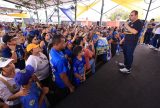 ‘Adesivaço’ de Roberto Cidade reúne centenas de apoiadores na zona Norte de Manaus