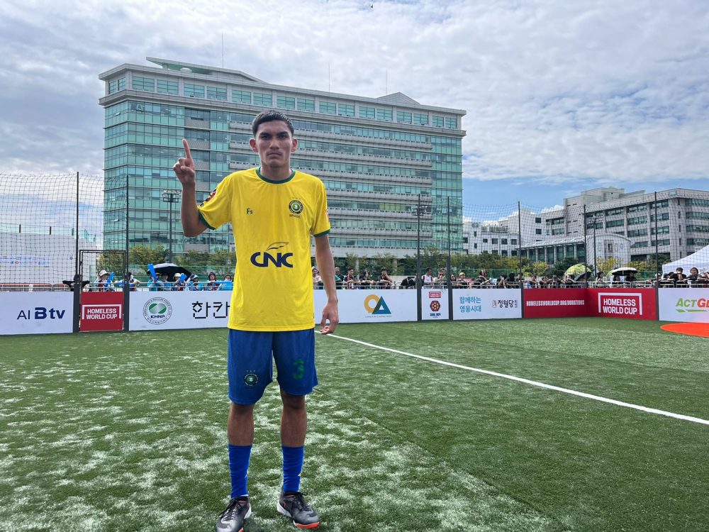 Atleta do Pelci marca gol do t&iacute;tulo e se torna campe&atilde;o mundial da Homeless World Cup