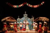 Idosos protagonizam espetáculo 'Estórias que meu pai contou' e emocionam público em apresentação no Teatro Amazonas