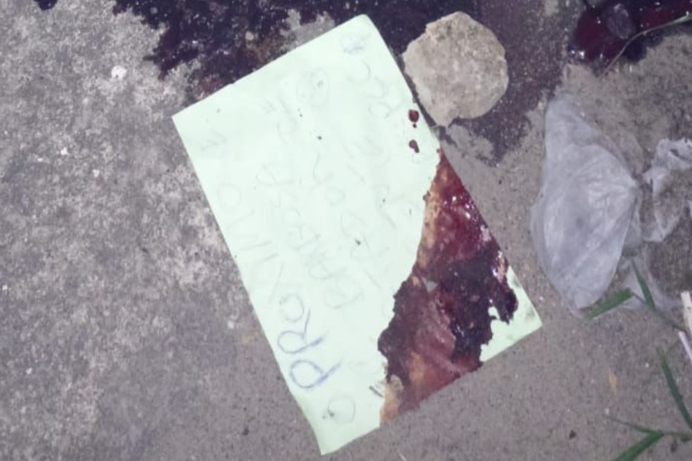 Homem é executado a tiros e bilhete é deixado ao lado de corpo no bairro Jorge Teixeira Homem é executado a tiros e bilhete é deixado ao lado de corpo no bairro Jorge Teixeira