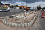 Avenidas do bairro Nova Cidade ganham canteiro central em Manaus