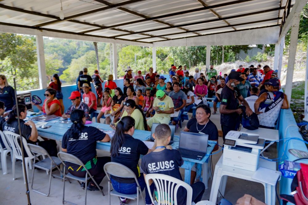Moradores de Iranduba são beneficiados com ações socioambientais, de direitos humanos e cidadania Moradores de Iranduba são beneficiados com ações socioambientais, de direitos humanos e cidadania