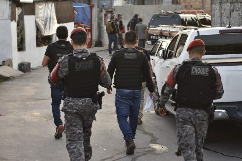Foragido por tentativa de feminicídio é preso em Manaus durante operação policial