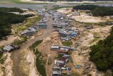 Seca no Amazonas afeta transporte fluvial e reduz em até 80% o volume de cargas