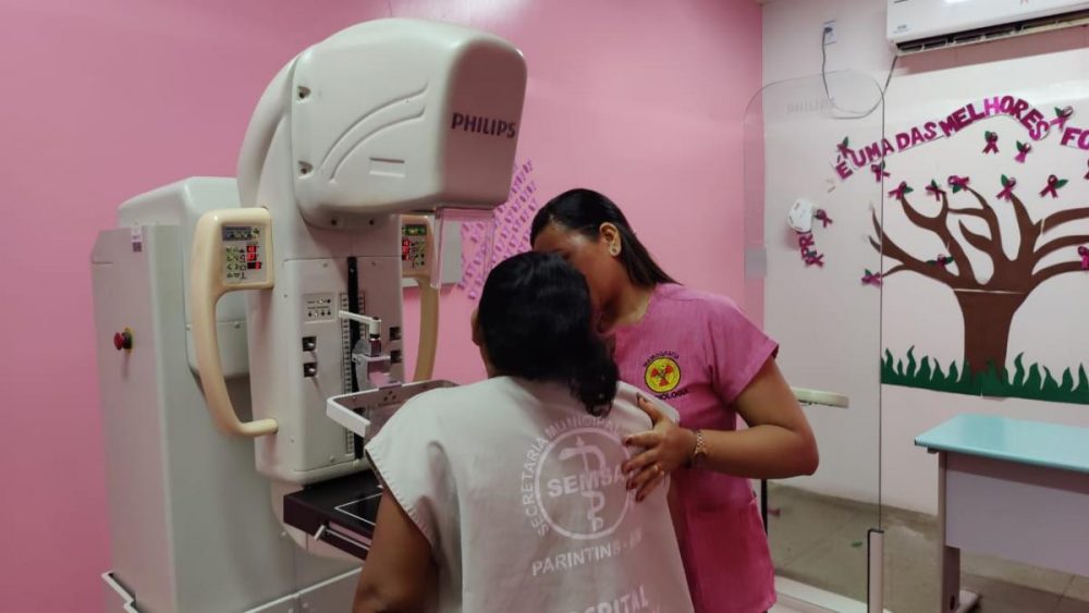 Parintins d&aacute; in&iacute;cio a programa&ccedil;&atilde;o da campanha 'Outubro Rosa' contra c&acirc;ncer de mama e colo de &uacute;tero