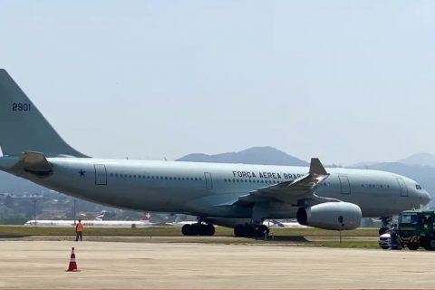 FAB envia quinto voo para resgatar brasileiros no Líbano