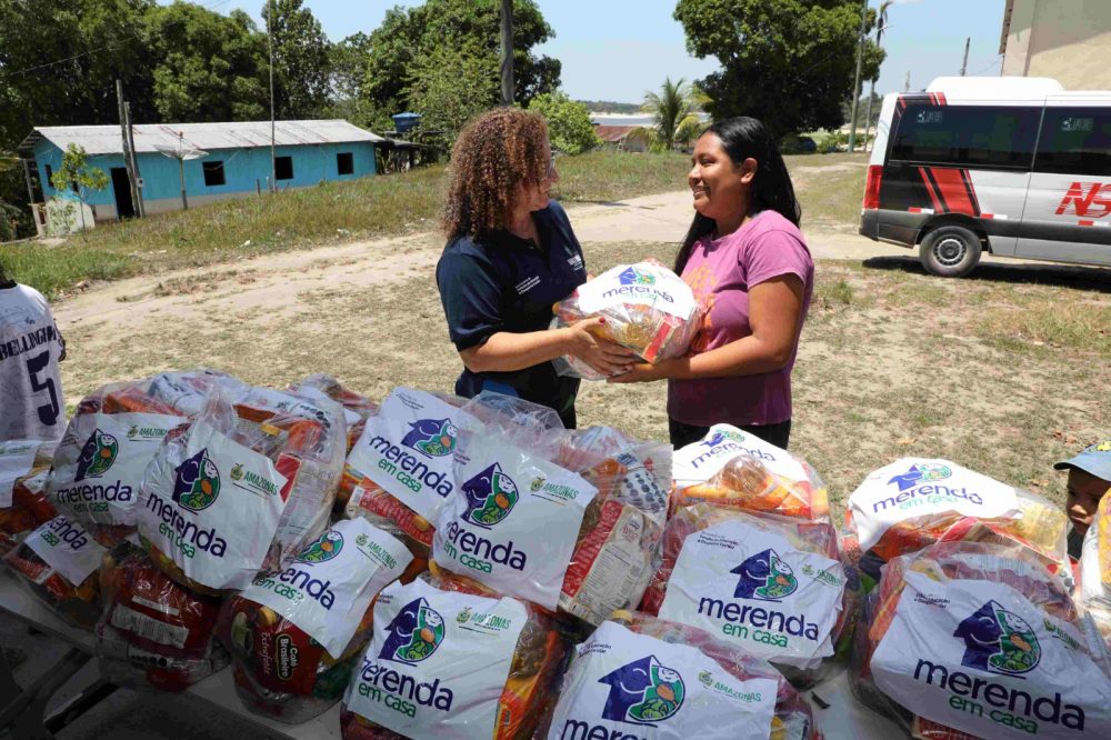 Seduc distribui kits do 'Merenda em Casa' para alunos da zona rural de Manaus