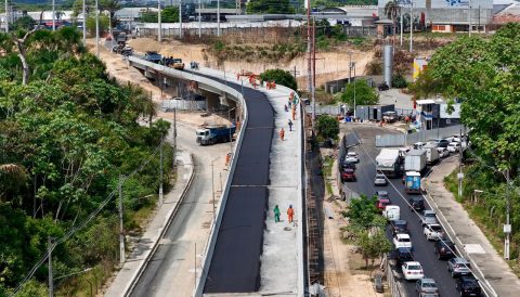 Asfaltamento do viaduto Márcio Souza tem início e entrega do complexo acontece até o dia 20, diz prefeito David Almeida