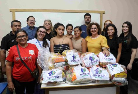 Kits do 'Merenda em Casa' são entregues para alunos do Ensino Mediado por Tecnologia em Manaus