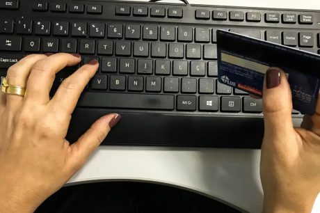 IBGE diz que setor de serviços cai 0,4% em agosto