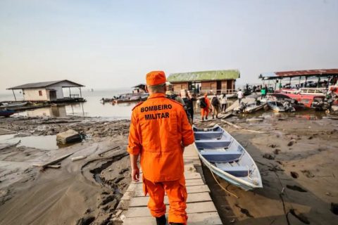 Corpo de Bombeiros encerra buscas por vítimas de desbarrancamento em Manacapuru