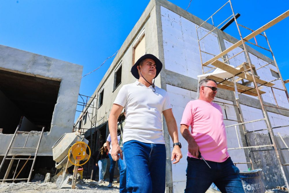 Prefeito David Almeida vistoria obras da nova USF na zona Oeste de Manaus Prefeito David Almeida vistoria obras da nova USF na zona Oeste de Manaus