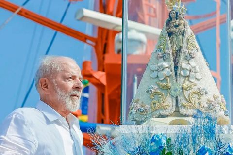 Lula desembarca em Belém e participa do Círio de Nazaré