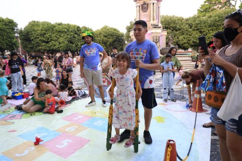 Brincadeiras agitaram o Dia das Crianças no Largo de São Sebastião, em Manaus