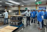Suframa acompanha produção de micro-ondas com novas tecnologias durante visita a Panasonic em Manaus