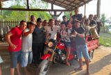 Prefeito de Barreirinha entrega triciclos motorizados para moradores do interior e da Área Indígena Sateré-Mawé