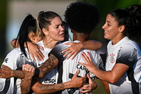 Corinthians derrota Boca e chega à final da Libertadores Feminina