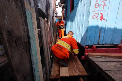 Entrega de nova ponte de madeira garante acessibilidade e segurança para moradores do Santo Antônio