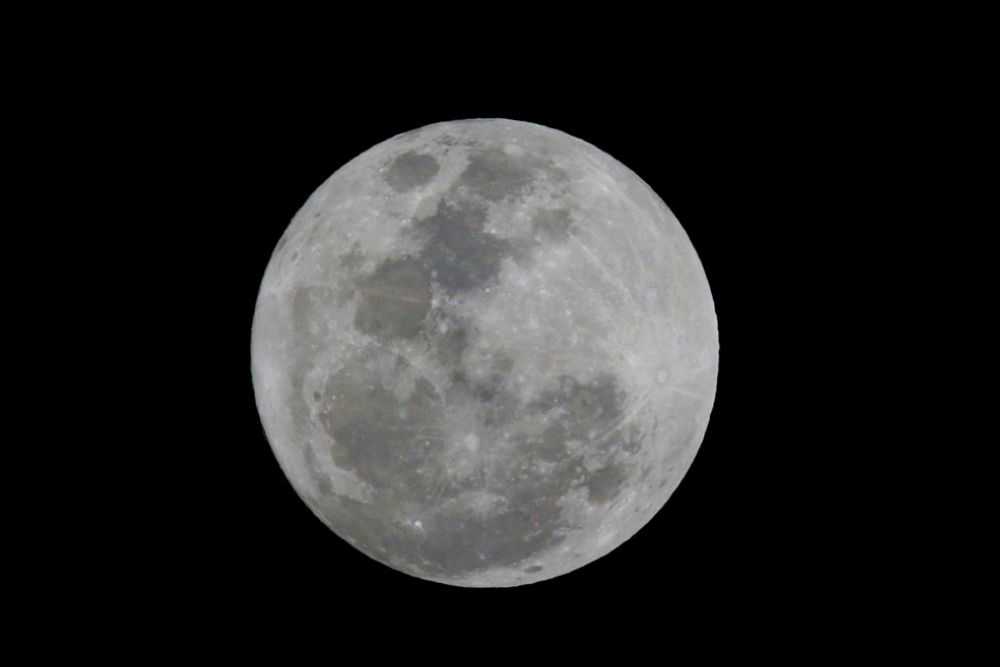 Maior superlua do ano poderá ser vista nesta quinta-feira (17) Maior superlua do ano poderá ser vista nesta quinta-feira (17)