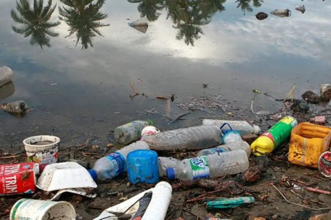 Brasil polui oceano com 1,3 milhão de toneladas de plástico por ano