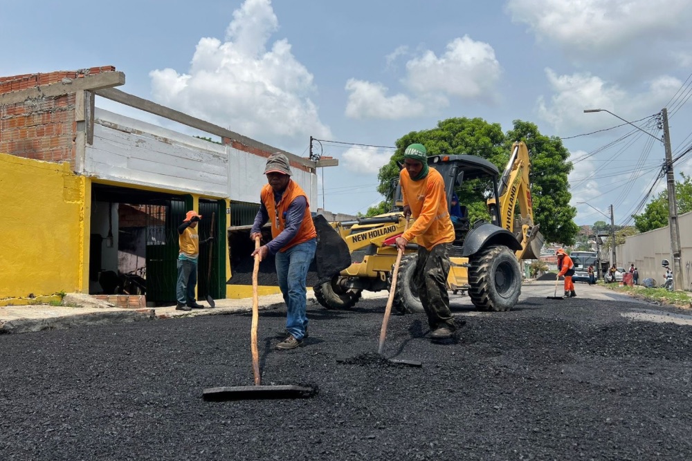 Rua Plotino recebe serviços de pavimentação na Zona Leste de Manaus Rua Plotino recebe serviços de pavimentação na Zona Leste de Manaus