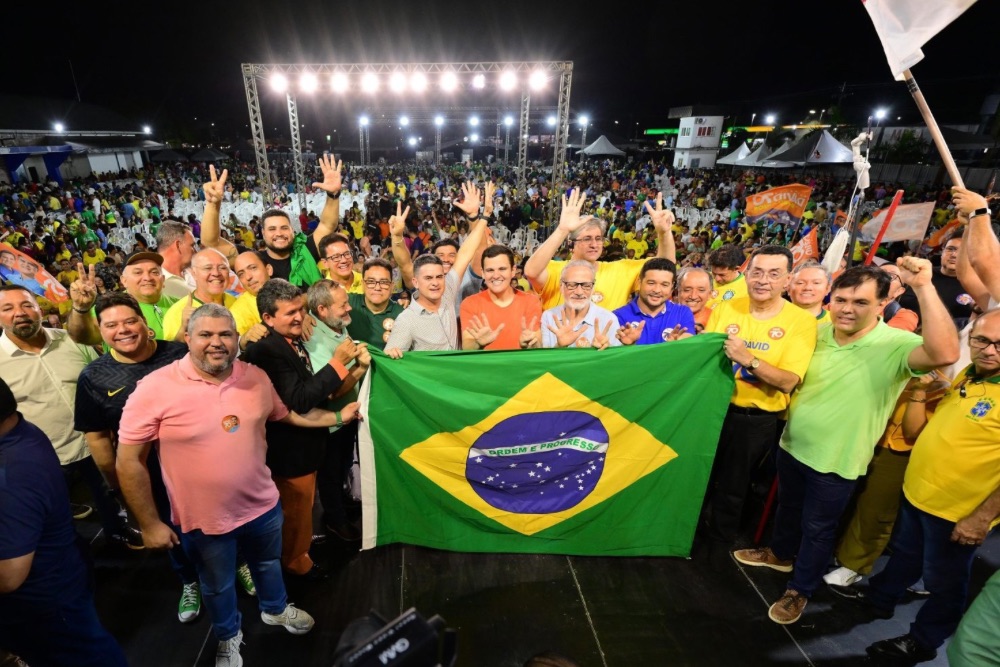 David Almeida recebe apoio de líderes do Movimento Cristão de Direita em encontro com mais de 18 mil fiéis David Almeida recebe apoio de líderes do Movimento Cristão de Direita em encontro com mais de 18 mil fiéis