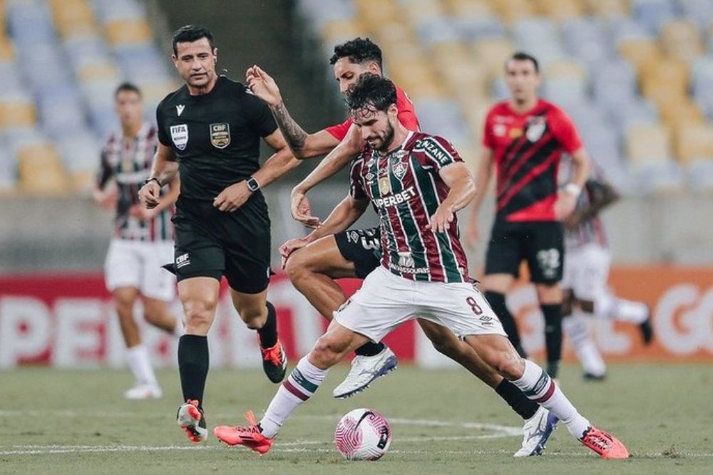 Brasileirão: Cano encerra jejum e Fluminense derrota Athletico-PR no Maracanã Brasileirão: Cano encerra jejum e Fluminense derrota Athletico-PR no Maracanã