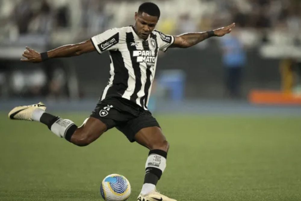 Pelo sonho da Libertadores, Botafogo recebe Pe&ntilde;arol no Nilton Santos nesta quarta-feira (23)
