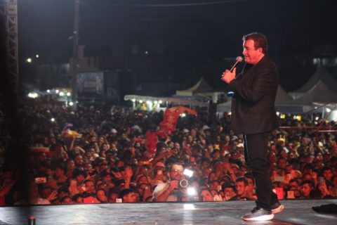 Aniversário de Manaus: Amado Batista encerra primeira noite de comemorações na alameda Alphaville