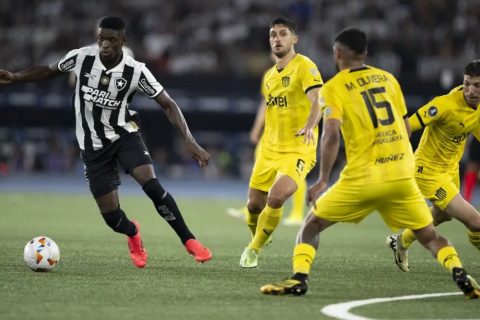 Botafogo atropela Peñarol por 5 a 0 e coloca pé na final da Libertadores